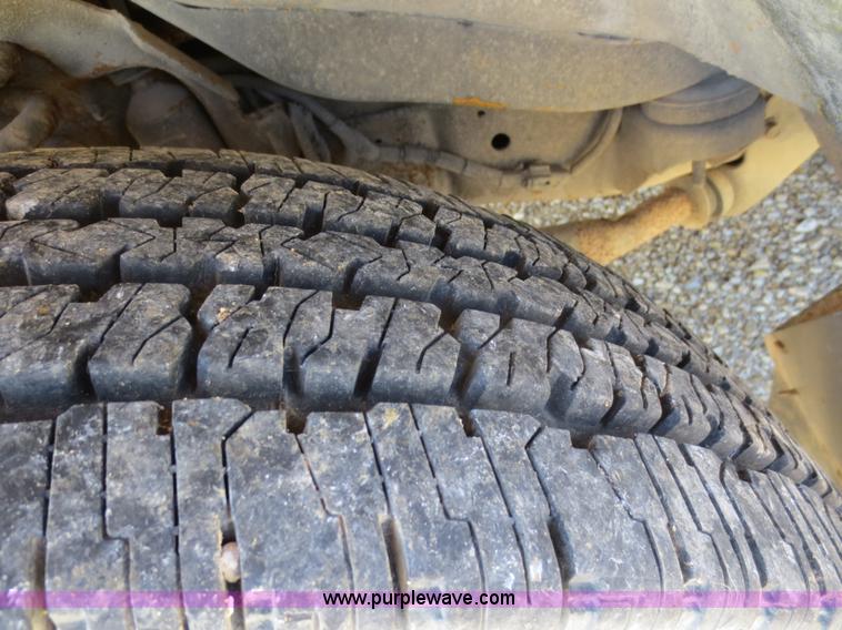 image for item F6720 1999 Ford 800 school bus