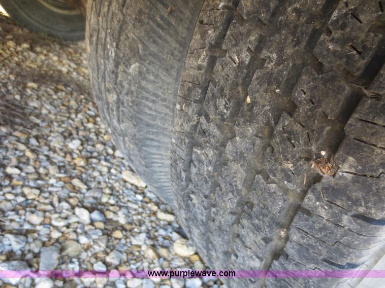 image for item F6720 1999 Ford 800 school bus