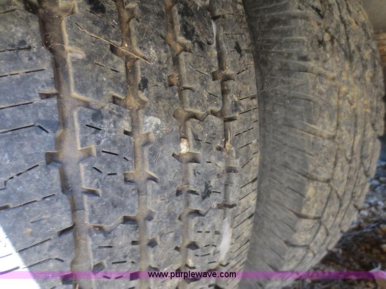 image for item F6720 1999 Ford 800 school bus