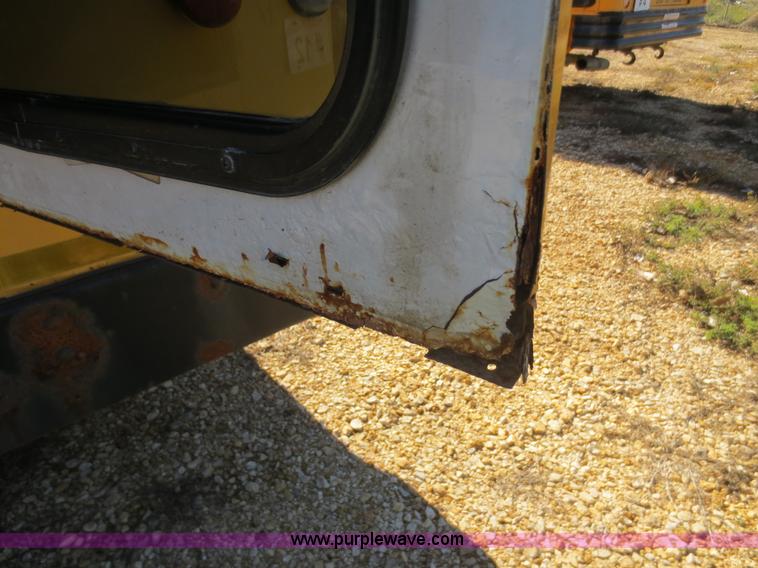 image for item F6720 1999 Ford 800 school bus