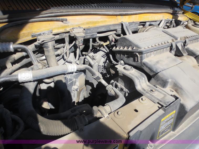 image for item F6720 1999 Ford 800 school bus