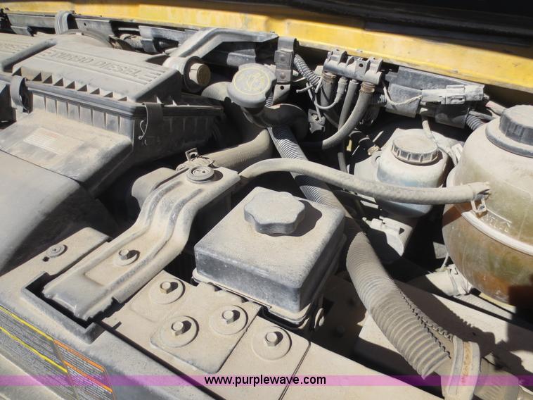 image for item F6720 1999 Ford 800 school bus