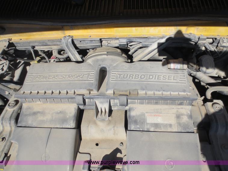 image for item F6720 1999 Ford 800 school bus