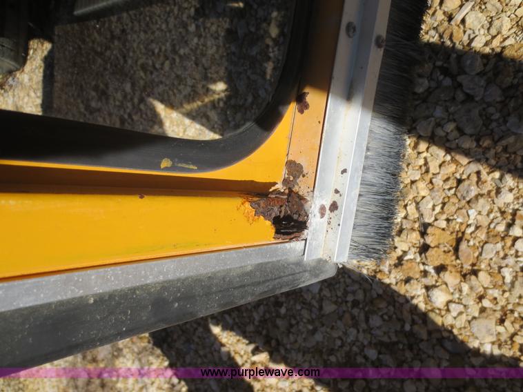 image for item F6720 1999 Ford 800 school bus