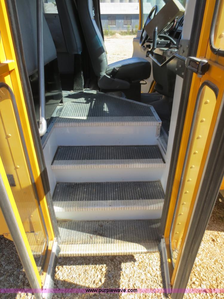 image for item F6720 1999 Ford 800 school bus