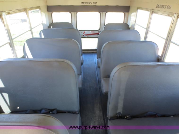 image for item F6720 1999 Ford 800 school bus