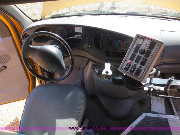 image for item F6720 1999 Ford 800 school bus