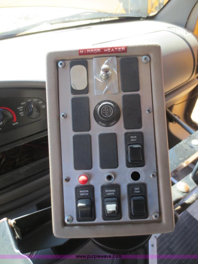 image for item F6720 1999 Ford 800 school bus