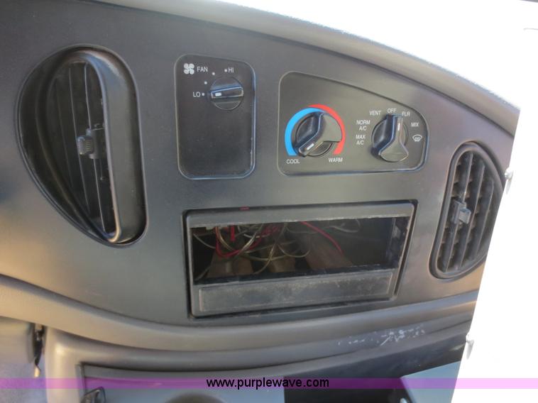 image for item F6720 1999 Ford 800 school bus