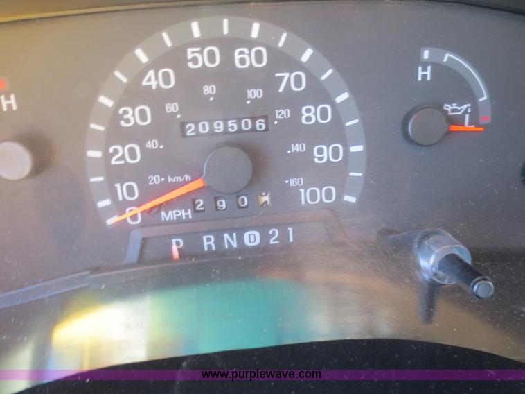 image for item F6720 1999 Ford 800 school bus