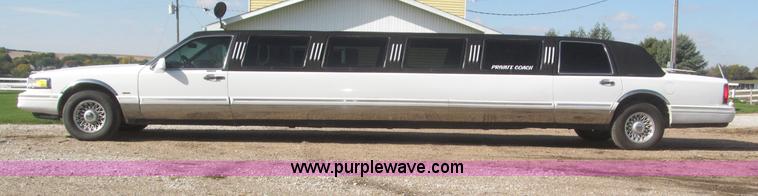 image for item F7147 1996 Lincoln Town Car Executive limousine