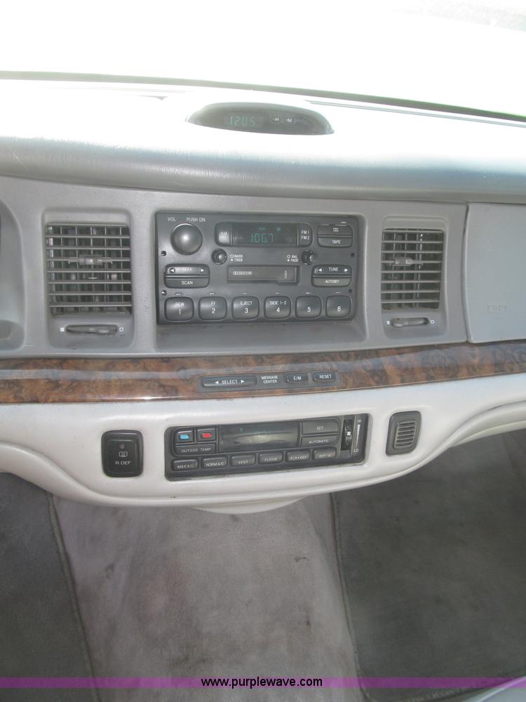 image for item F7147 1996 Lincoln Town Car Executive limousine