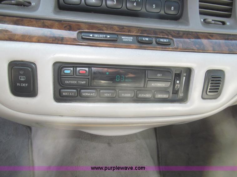 image for item F7147 1996 Lincoln Town Car Executive limousine