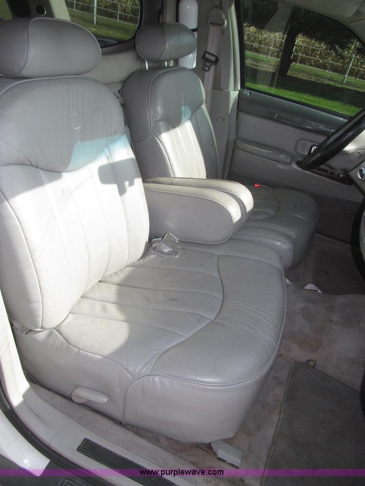 image for item F7147 1996 Lincoln Town Car Executive limousine