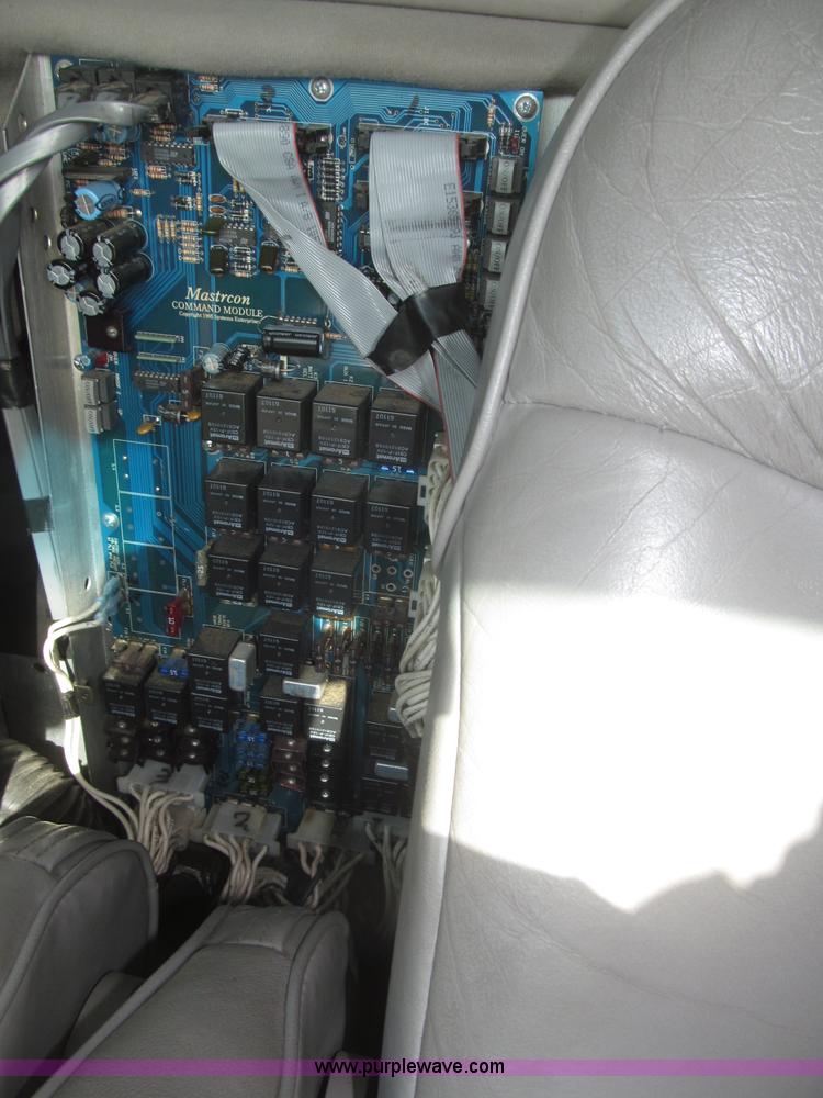 image for item F7147 1996 Lincoln Town Car Executive limousine