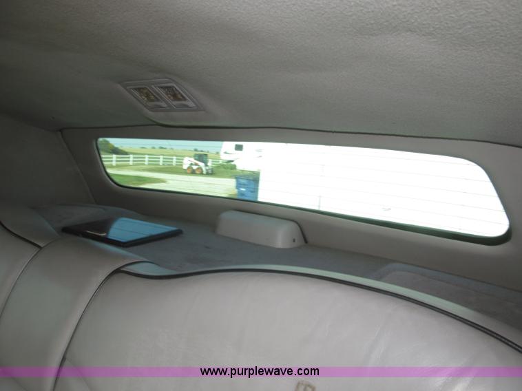 image for item F7147 1996 Lincoln Town Car Executive limousine