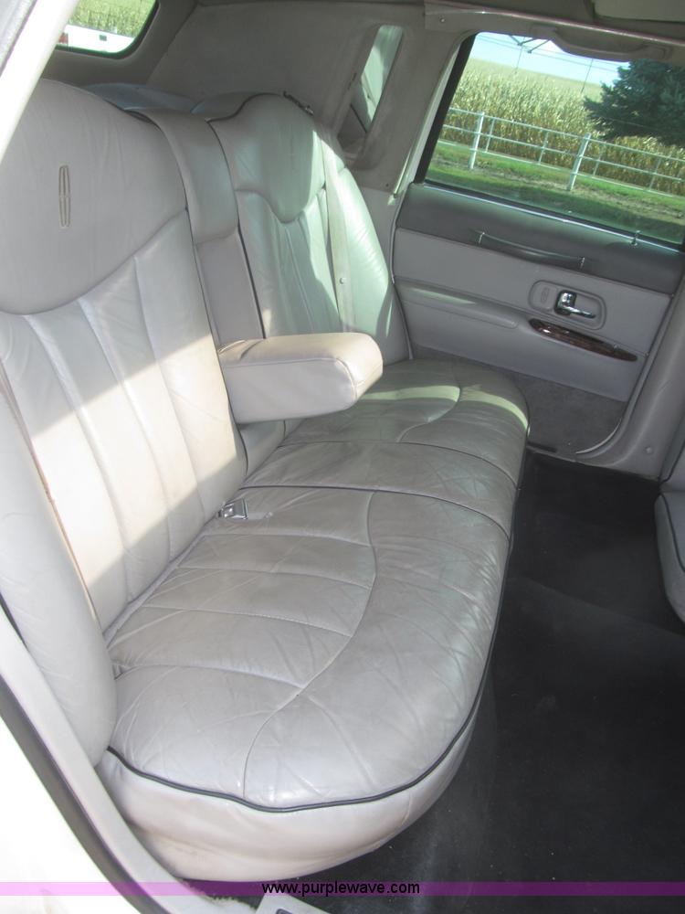 image for item F7147 1996 Lincoln Town Car Executive limousine