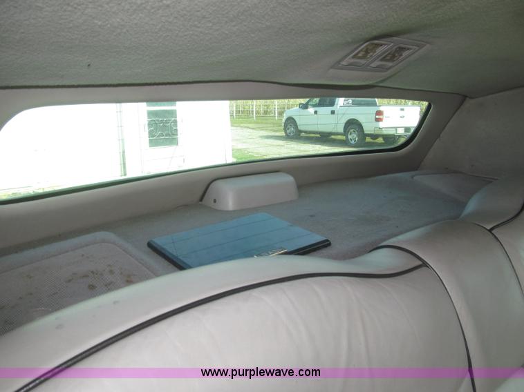 image for item F7147 1996 Lincoln Town Car Executive limousine