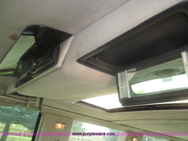 image for item F7147 1996 Lincoln Town Car Executive limousine