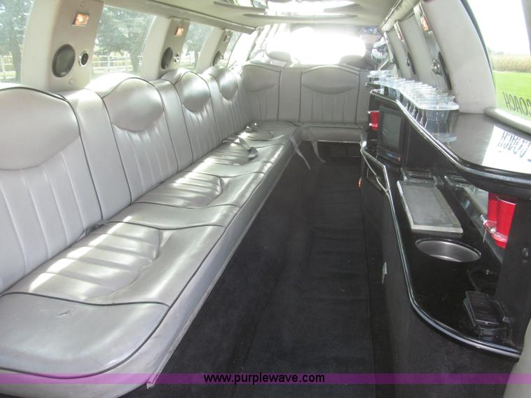 image for item F7147 1996 Lincoln Town Car Executive limousine