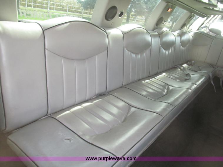 image for item F7147 1996 Lincoln Town Car Executive limousine