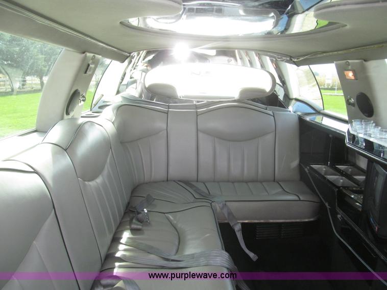 image for item F7147 1996 Lincoln Town Car Executive limousine