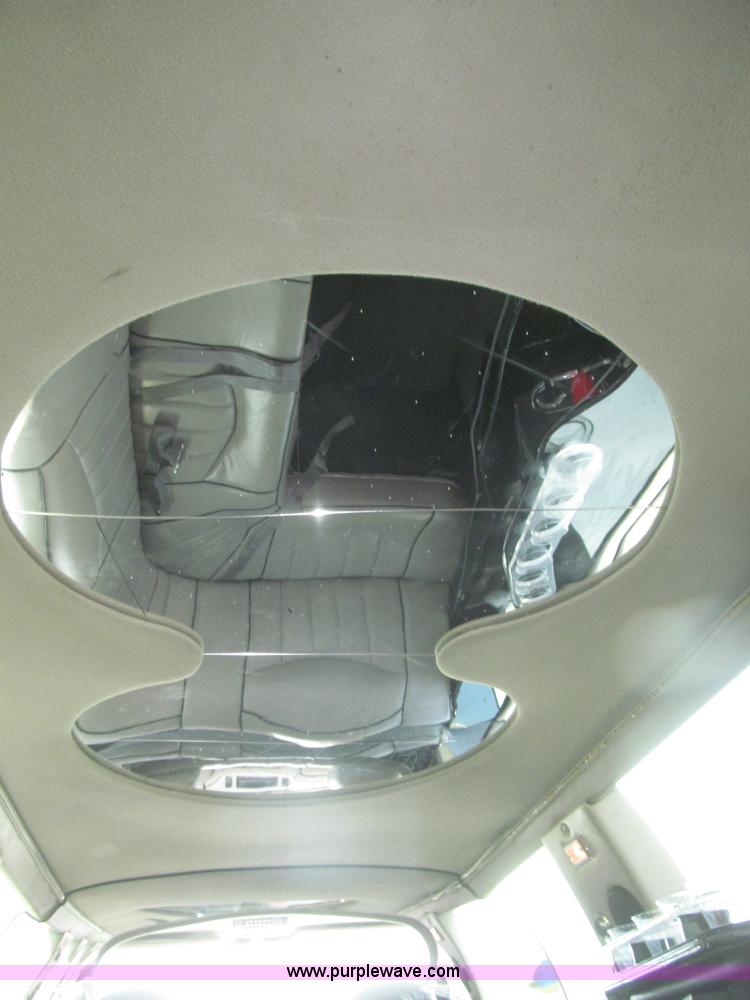 image for item F7147 1996 Lincoln Town Car Executive limousine