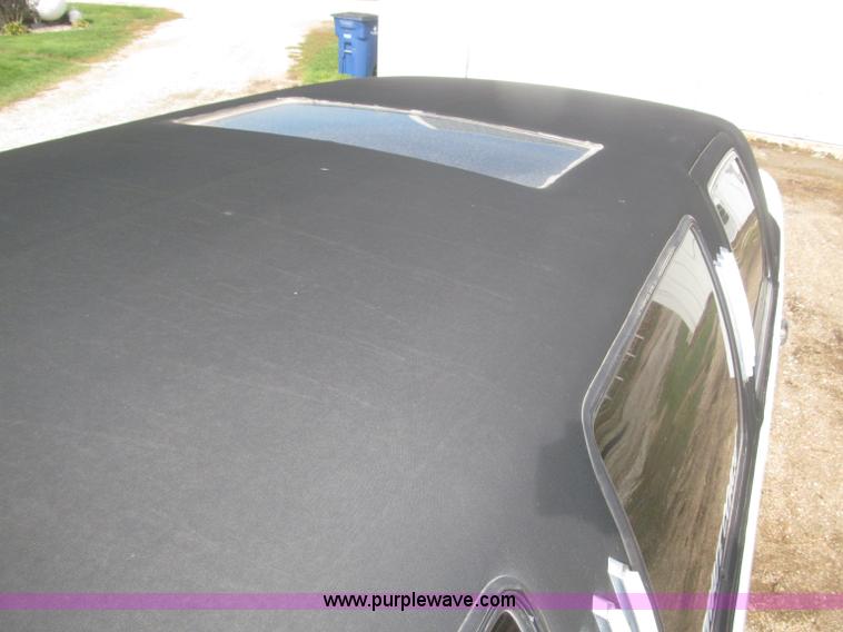 image for item F7147 1996 Lincoln Town Car Executive limousine