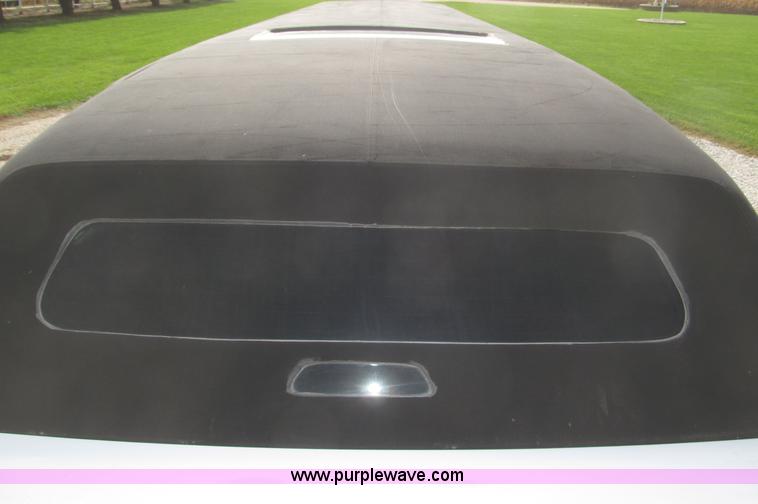 image for item F7147 1996 Lincoln Town Car Executive limousine