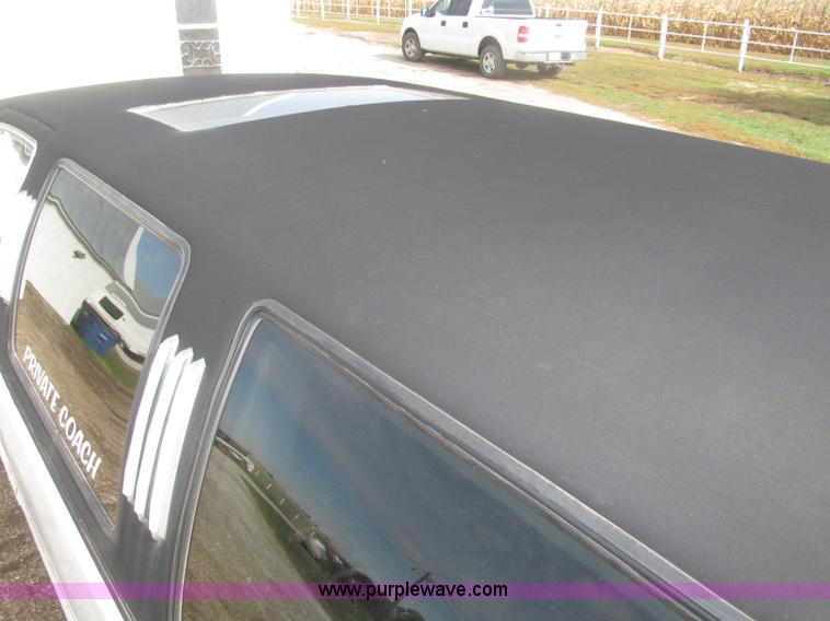 image for item F7147 1996 Lincoln Town Car Executive limousine