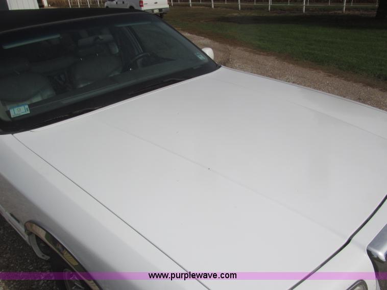 image for item F7147 1996 Lincoln Town Car Executive limousine