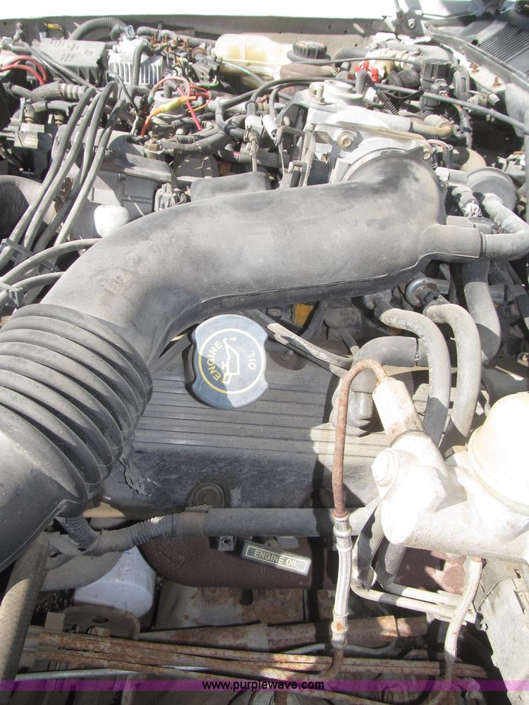 image for item F7147 1996 Lincoln Town Car Executive limousine