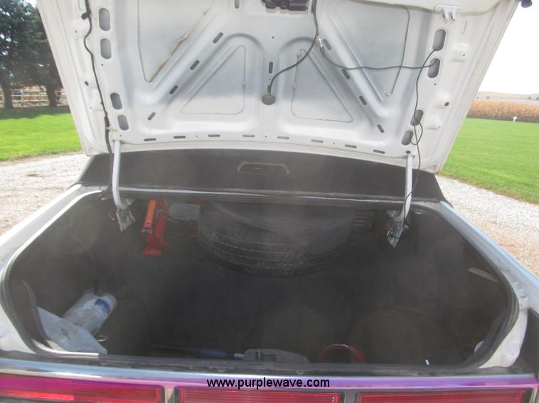 image for item F7147 1996 Lincoln Town Car Executive limousine