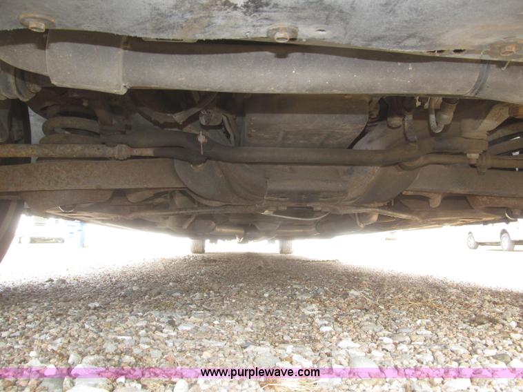 image for item F7147 1996 Lincoln Town Car Executive limousine