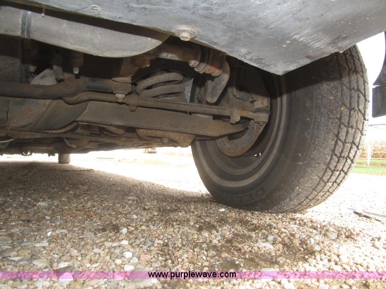 image for item F7147 1996 Lincoln Town Car Executive limousine