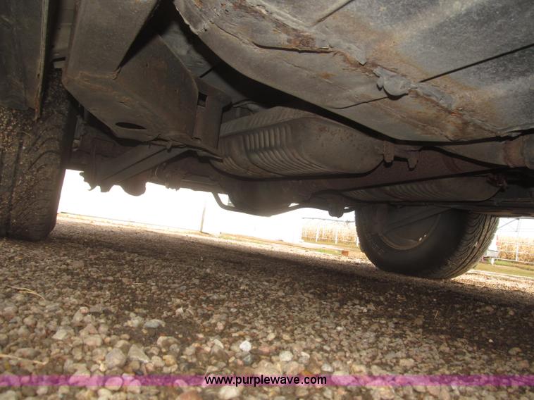 image for item F7147 1996 Lincoln Town Car Executive limousine