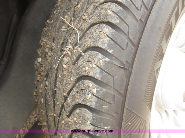 image for item F7147 1996 Lincoln Town Car Executive limousine