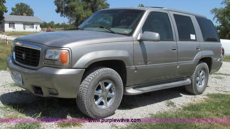 image for item G2093 2000 Cadillac Escalade SUV