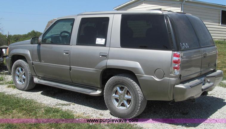 image for item G2093 2000 Cadillac Escalade SUV