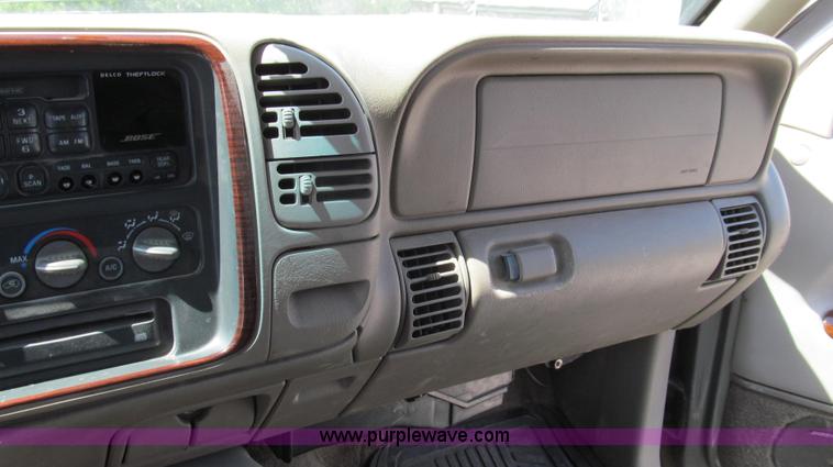 image for item G2093 2000 Cadillac Escalade SUV