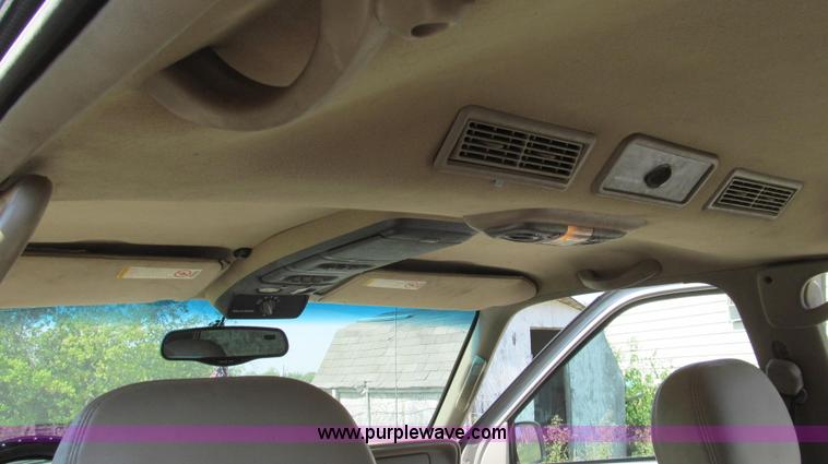 image for item G2093 2000 Cadillac Escalade SUV