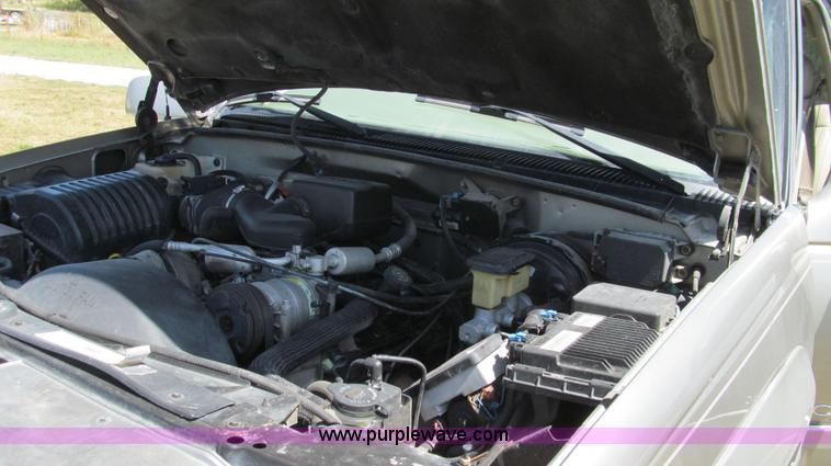 image for item G2093 2000 Cadillac Escalade SUV