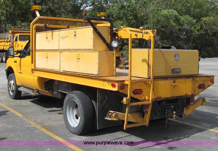 image for item G2131 2002 Ford F550 utility truck