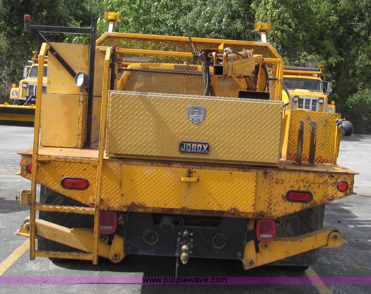 image for item G2131 2002 Ford F550 utility truck