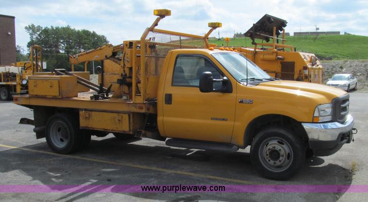 image for item G2131 2002 Ford F550 utility truck