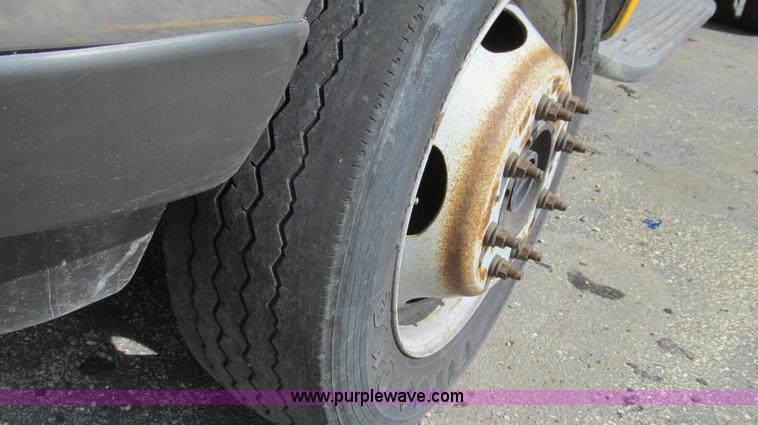 image for item G2131 2002 Ford F550 utility truck