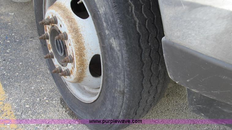 image for item G2131 2002 Ford F550 utility truck