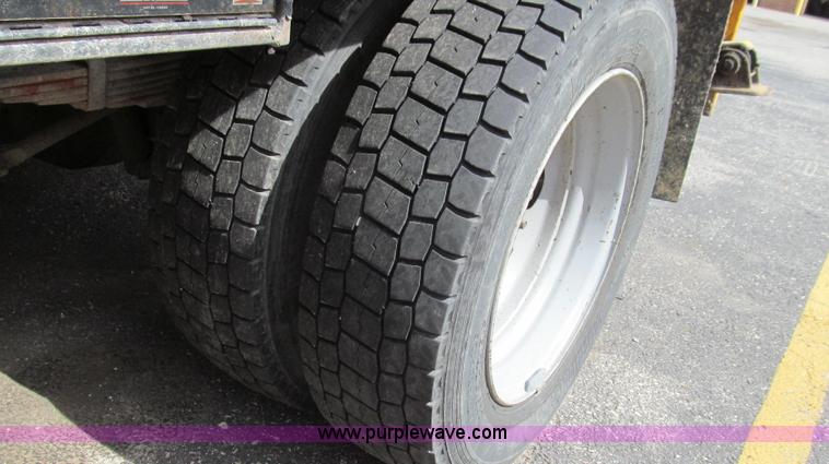 image for item G2131 2002 Ford F550 utility truck