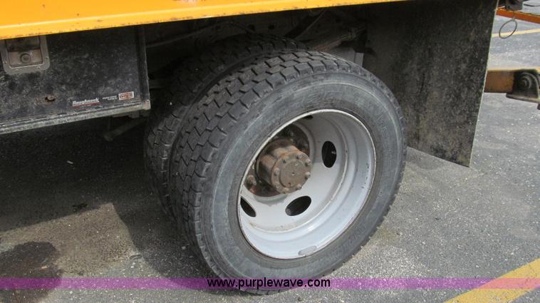 image for item G2131 2002 Ford F550 utility truck