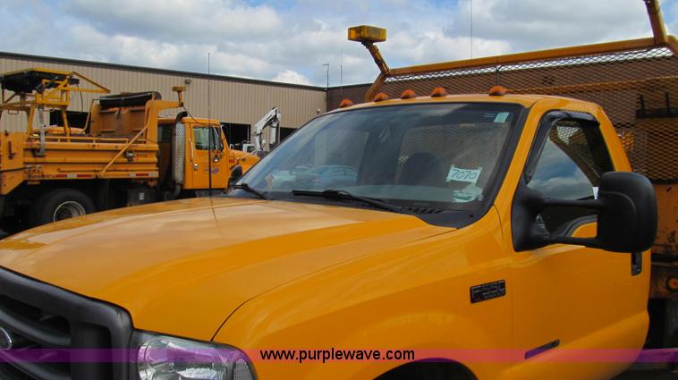 image for item G2131 2002 Ford F550 utility truck